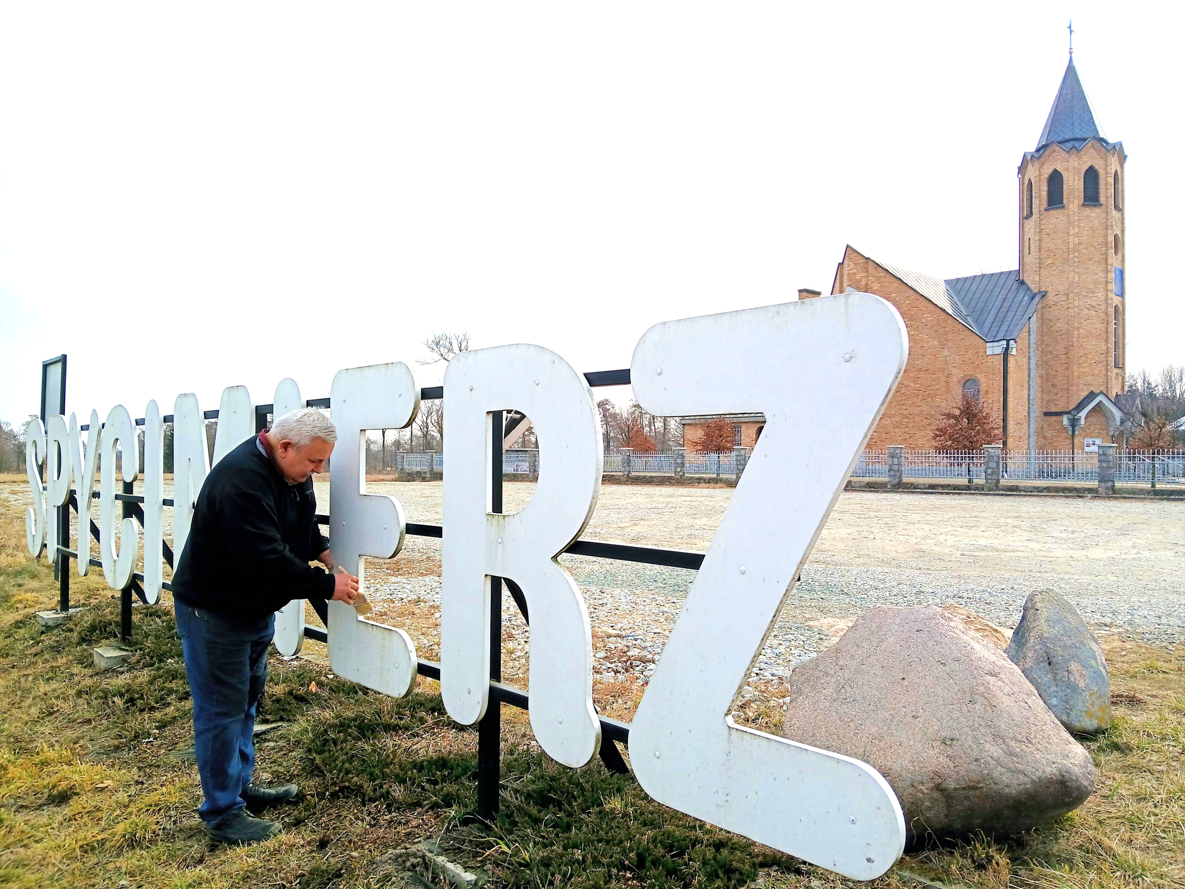 15_Spycimierz_Franciszek_Gorka_Creator_of_Village_Sign.jpg