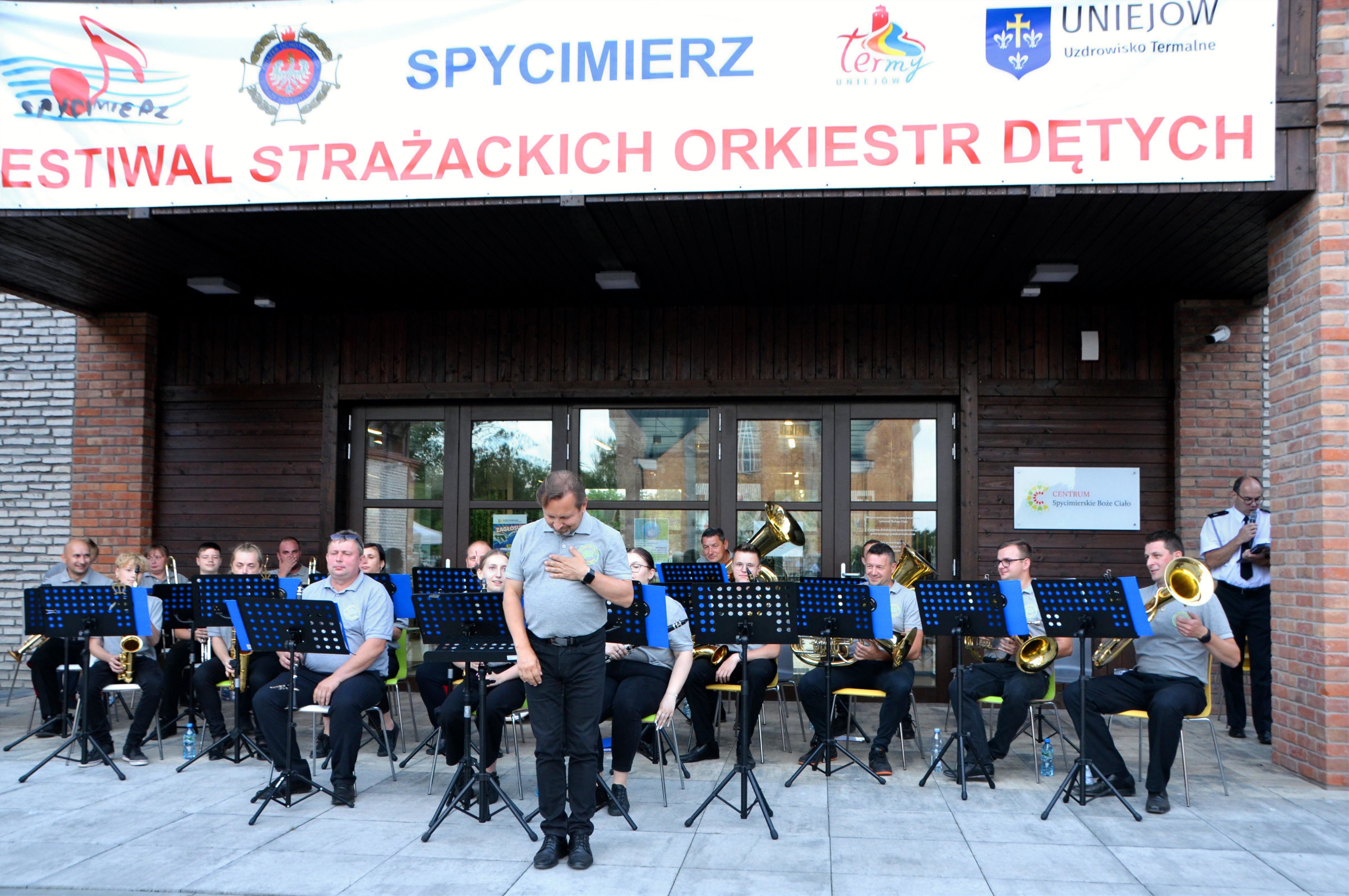 16_Spycimierz_Volunteer_Fire_Brigade_Brass_Band_performing_in_the_courtyard_of_the_Centre..JPG