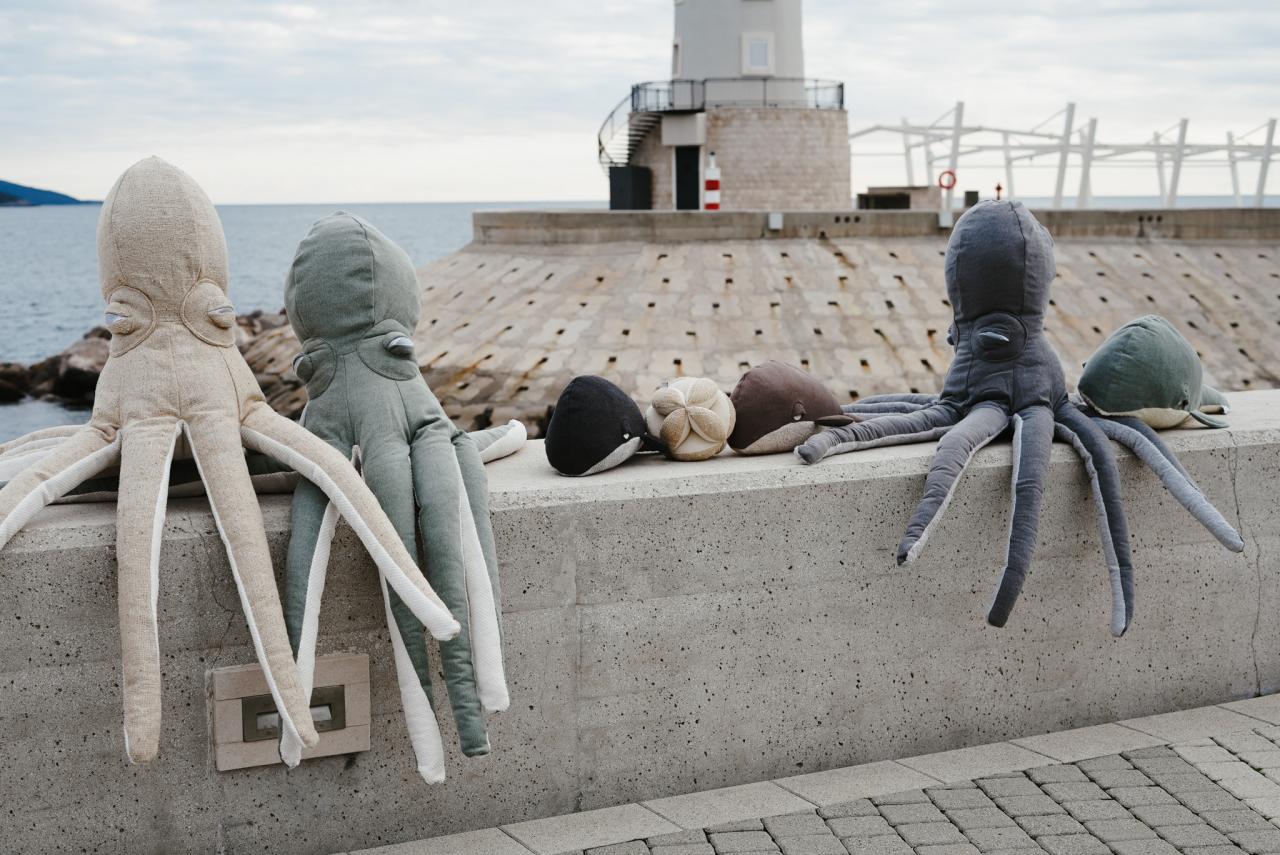 Duga Toys-9/>
										</picture>
										<figcaption class=