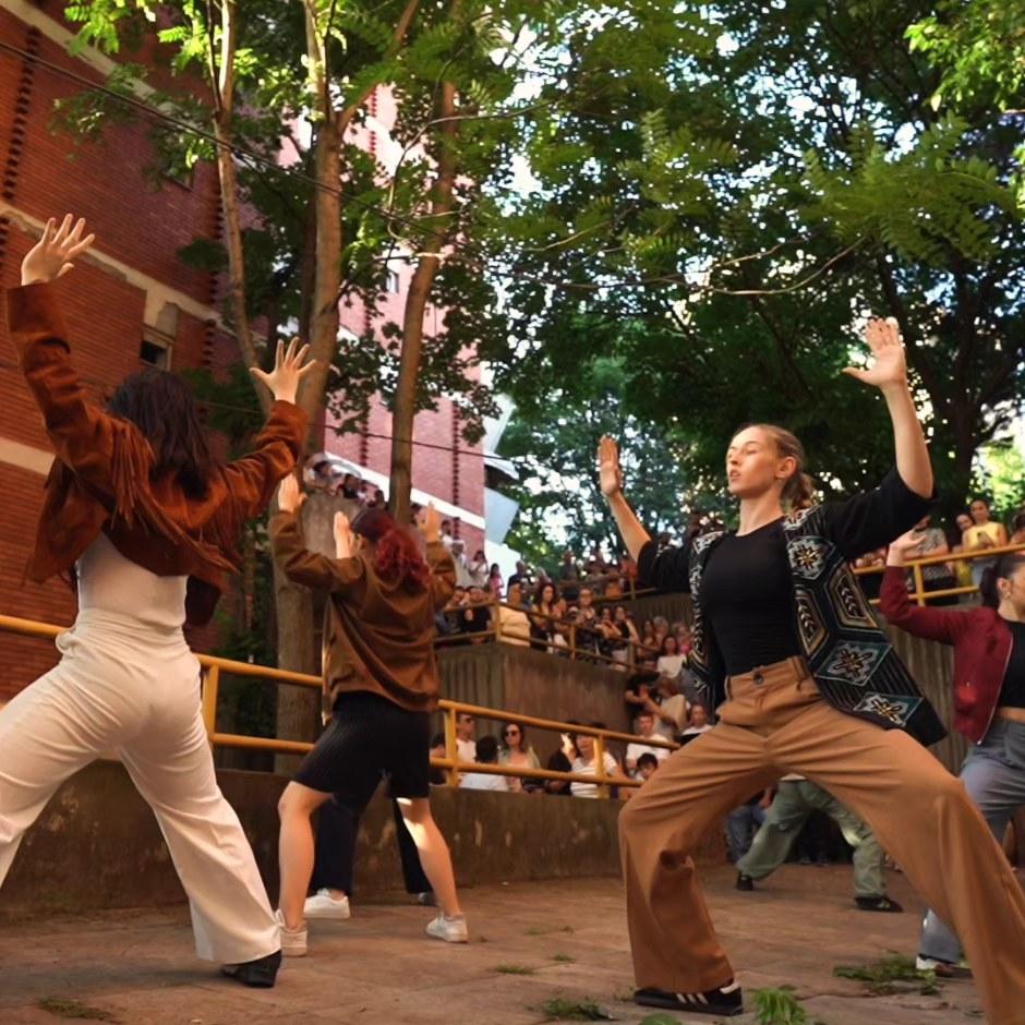 KomshiLOOK-13/>
										</picture>
										<figcaption class=