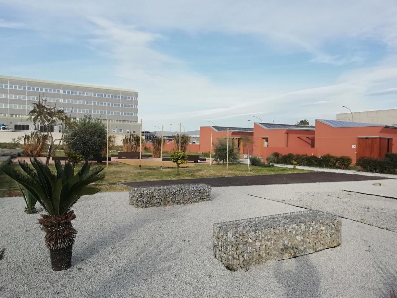 Capacity-7/>
										</picture>
										<figcaption class=