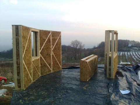 All-natural mobile round house