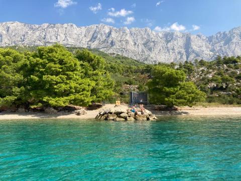 Smart and sustainable bike rest stops 