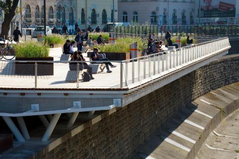 Vienna Valley Terrace and footbridge