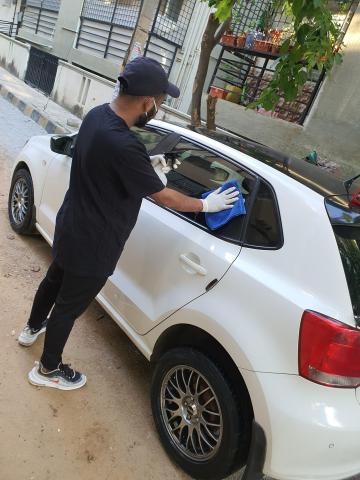 WATERLESS CAR WASH WITH SANITIZATION
