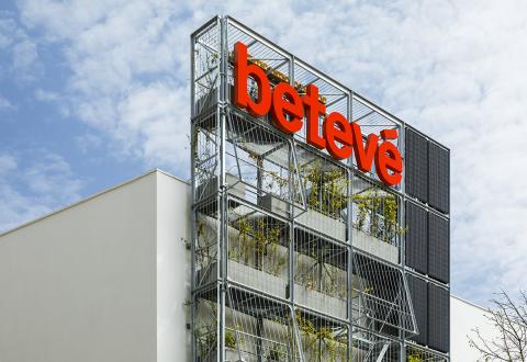 BETEVE’s modular vertical garden 