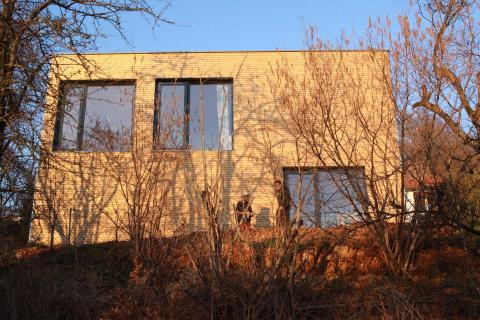 House with positive climate balance