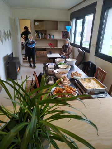 Resilient communities in empty buildings