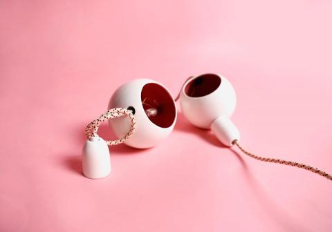 A nostalgic porcelain lamp 