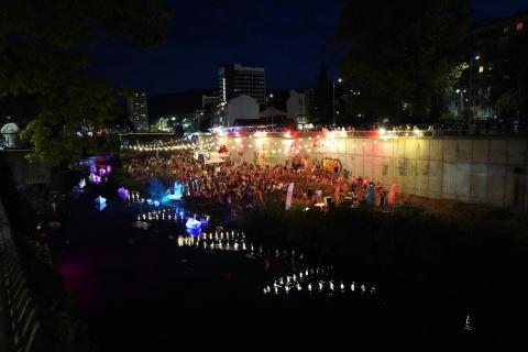 Youth events against the current 