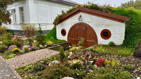 Unique bomb shelter "Hobbit house "