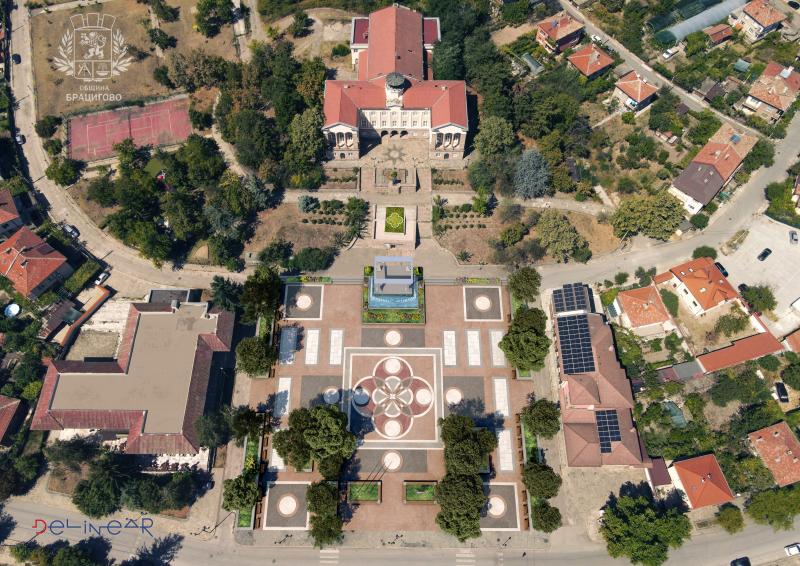 Reconstruction of the central square