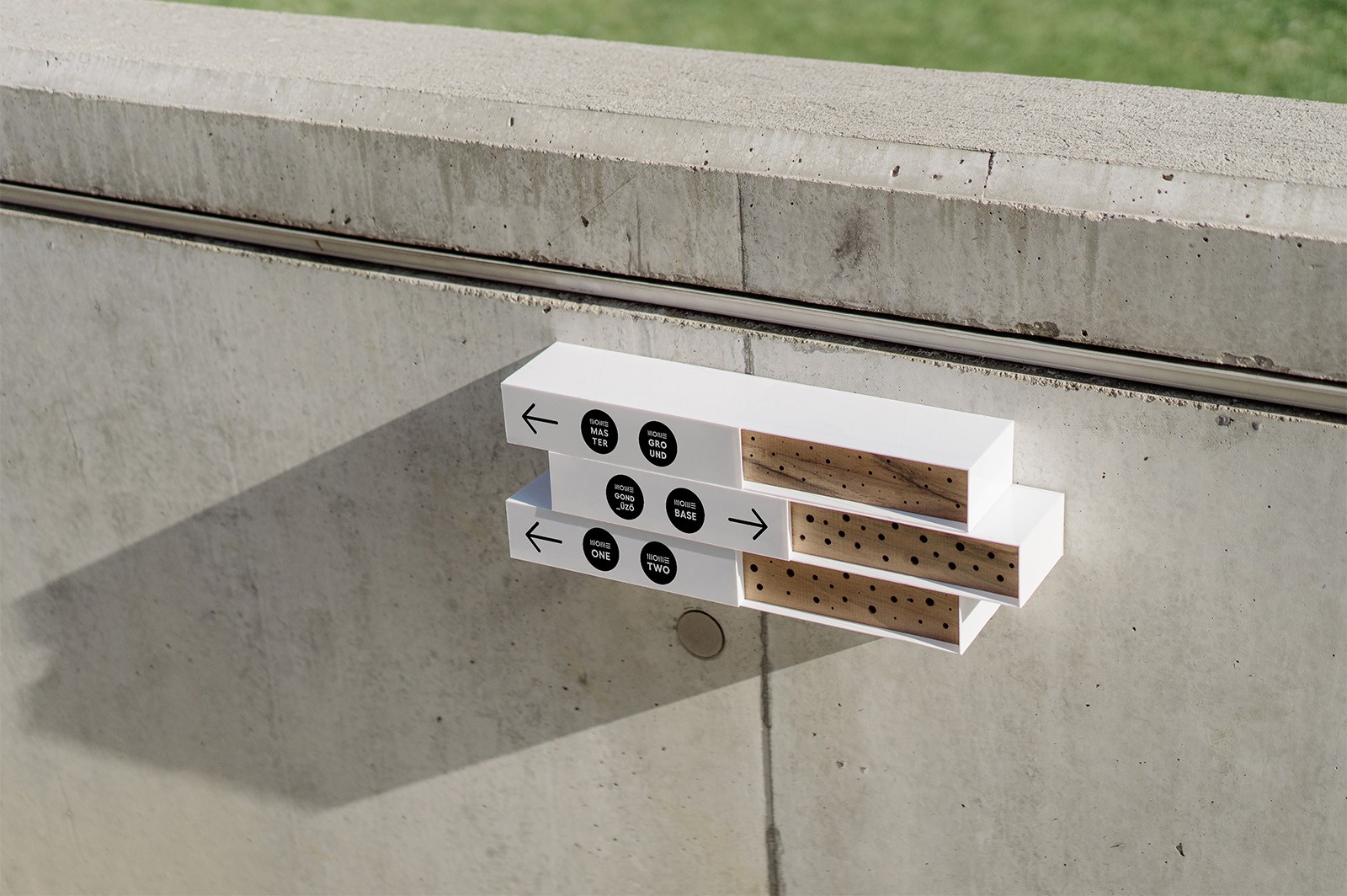 6_Pollino_Prototype_for_MOME_Campus_WayfindingSign.jpg